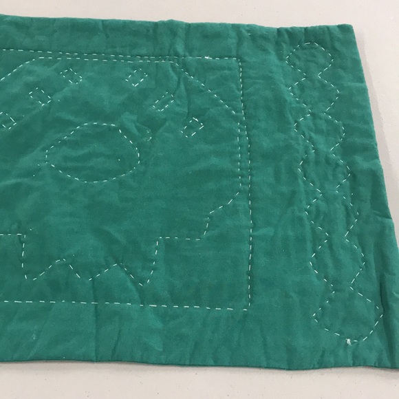 Vintage Christmas Table Runner - Picture 8 of 10